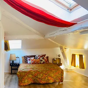 Spacieux Seventies: Voyage Dans Le Temps Appartement